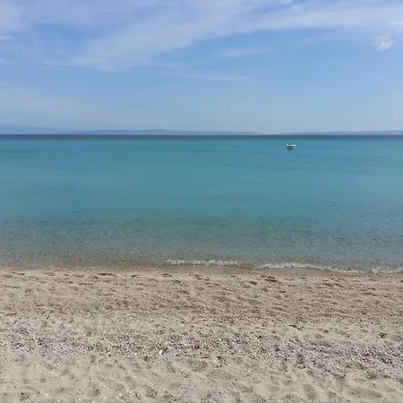 Akrogiali Exclusive (adults Only)