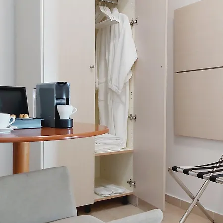 호텔 Akrogiali Exclusive (adults Only) 3*