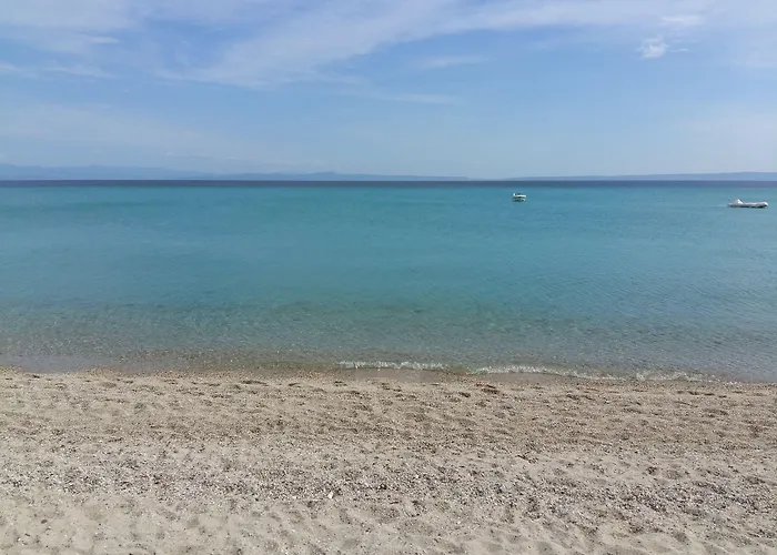 Akrogiali Exclusive (adults Only)