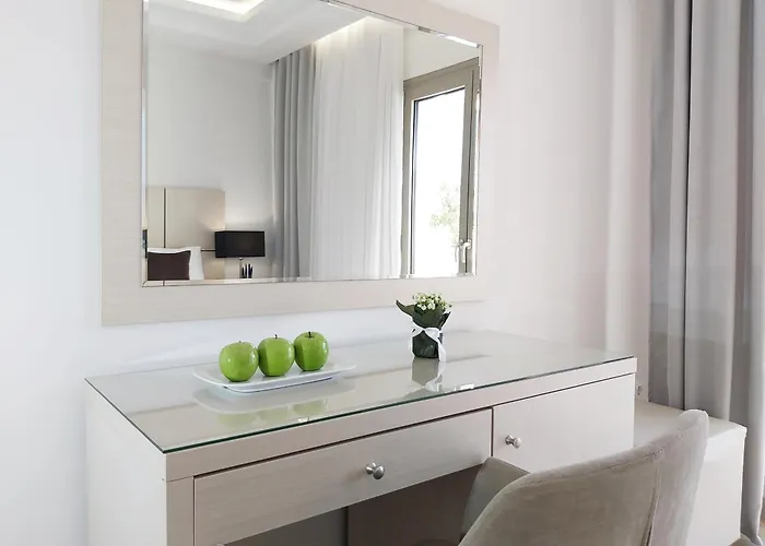 Akrogiali Exclusive (adults Only)