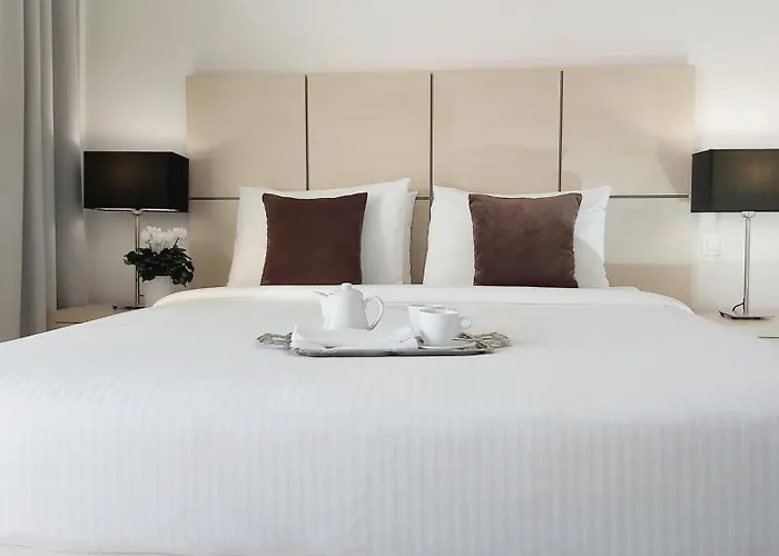 Akrogiali Exclusive (adults Only)