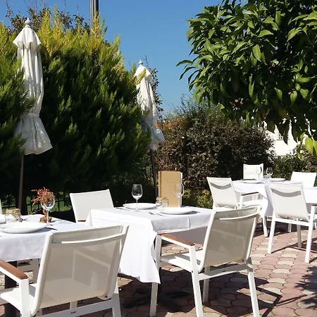 Akrogiali Exclusive (adults Only)